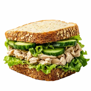 Photo du sandwich le fish moi la paix, composé de deux tartines de pain aux céréales, de thon végétal, de salade et de concombres.